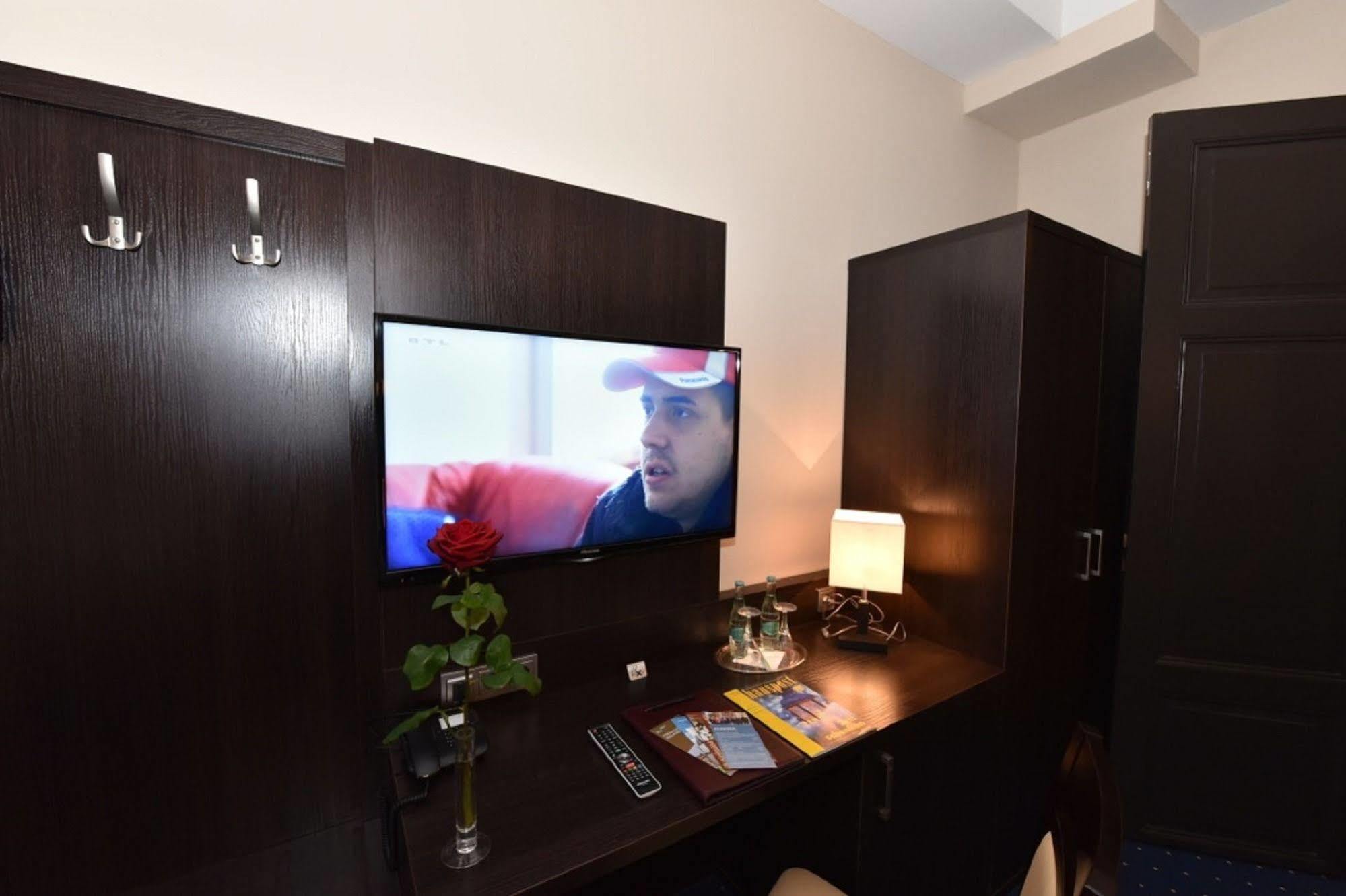 Weinhaus Woehler Hotel Шверин Екстериор снимка